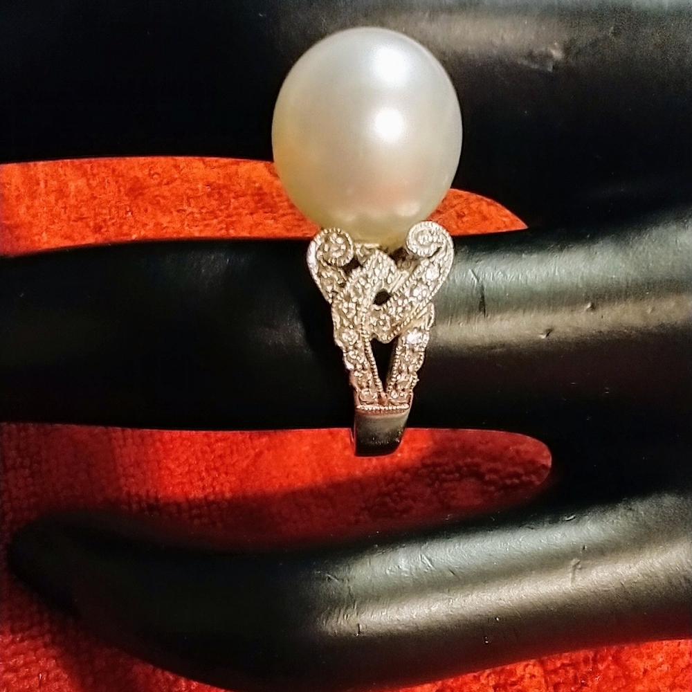 COPY - Ring South Sea 14kt White Gold Diamond & Large Pearl NWOT